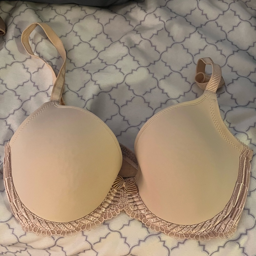 New without price tag Wacoal bra size 30DD SOLID